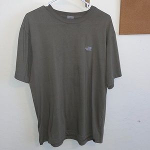 6/$19 🦋 North Face men’s tee